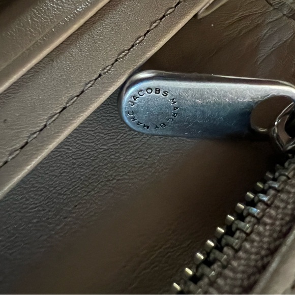 Marc by Marc Jacobs 100% Leather Tan wallet $40 - Picture 10 of 14